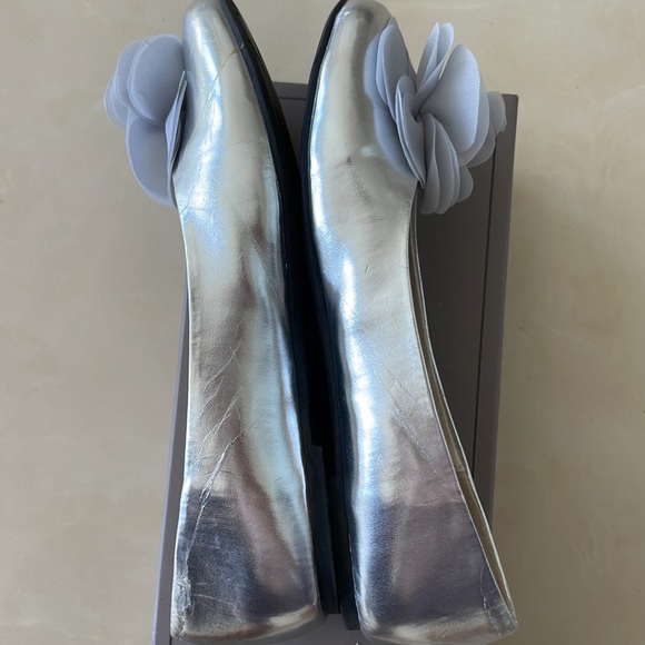 Pazitos Big Girls Silver Silk Flower Slip On Dress Flats-Size 36 (US Size 4) - Picture 9 of 11